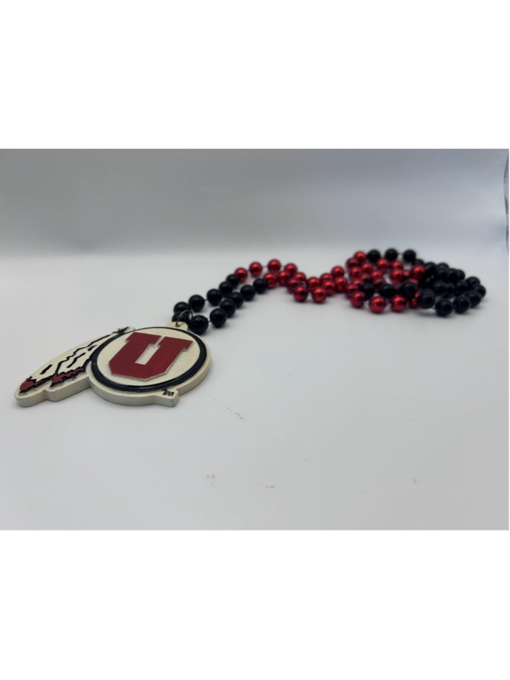 Utah Utes Necklace Mens One Size Red Black NCAA Basketball Bead Logo Fan - Picture 2 of 3